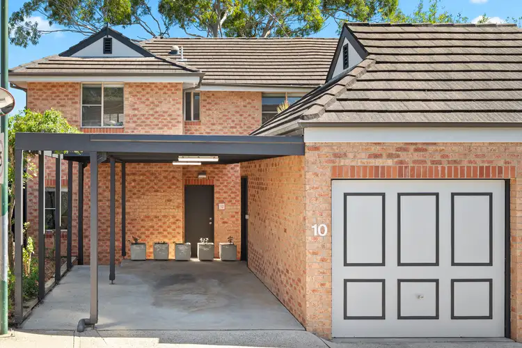 10/8 View Street