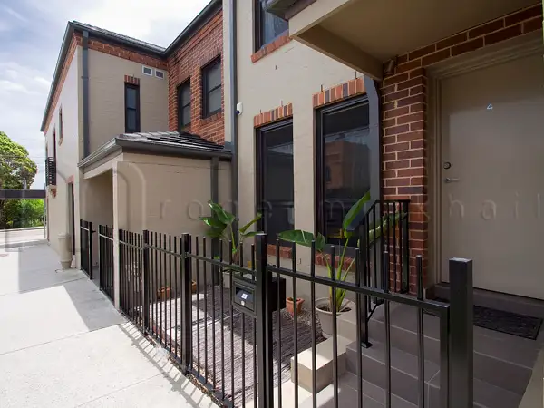 4/76 Thompson Street