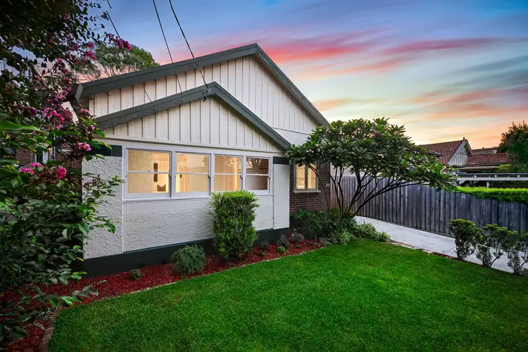 33 Hampden Road, Russell Lea NSW 2046