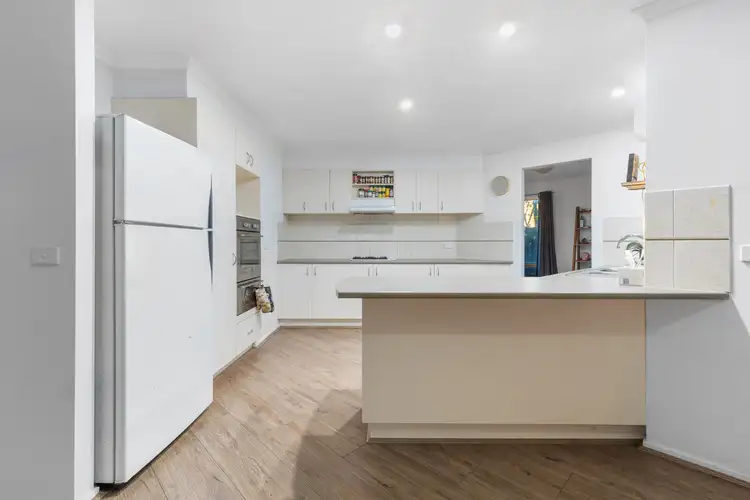 Fifth view of Homely house listing, 7 The Crest, Hillside VIC 3037