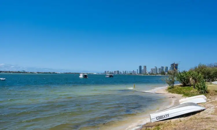 1/250 Marine Parade, Labrador QLD 4215