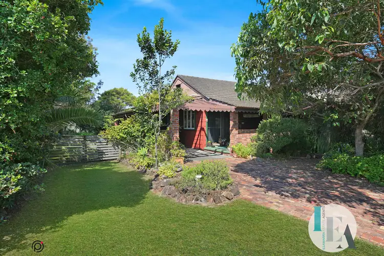 15 Sassafras Avenue
