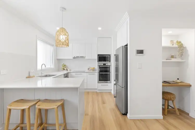 1/3-5 Bradford Street, Labrador QLD 4215