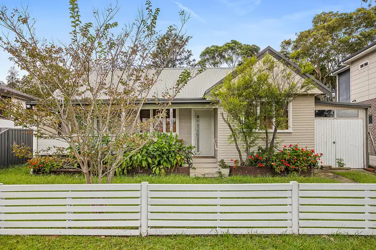 28 Lake Entrance Road, Oak Flats NSW 2529