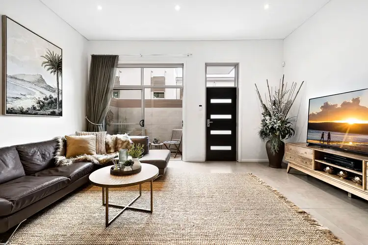 2/11-15 Madeira Street