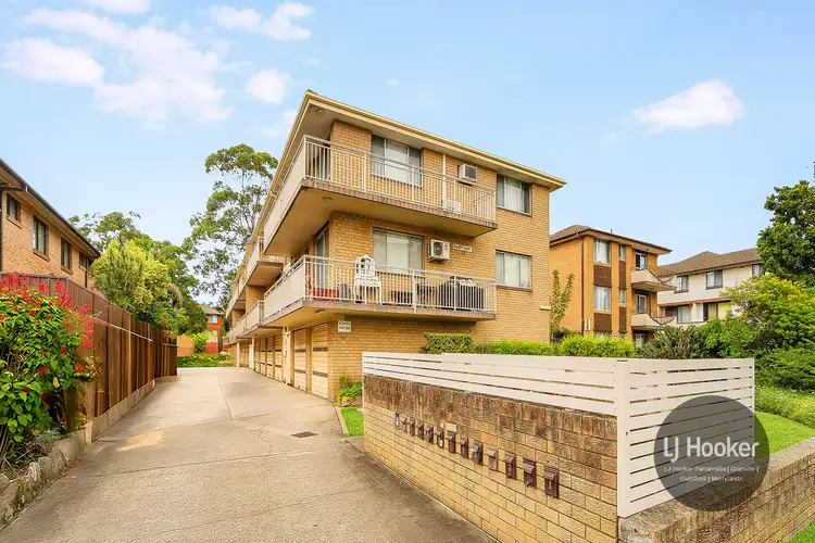 3/33 Blaxcell Street