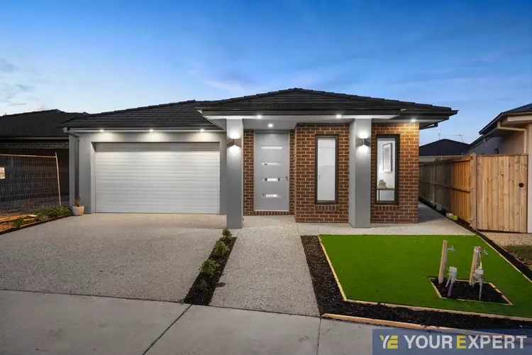 33 Growling Grass Drive, Clyde North VIC 3978