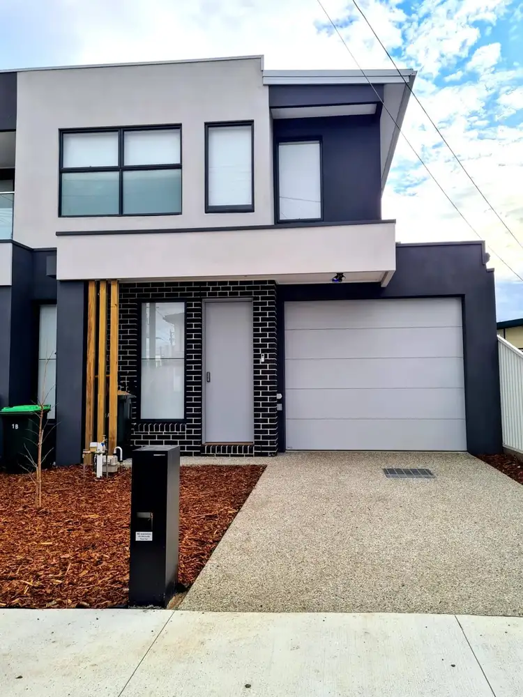 1B Farnsworth Street