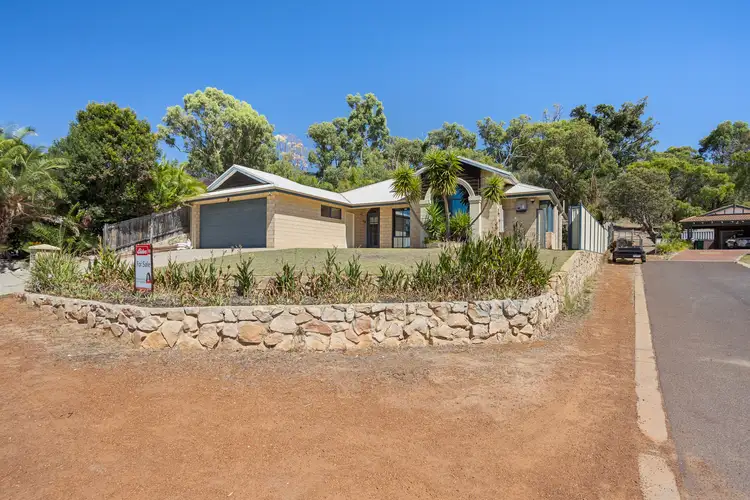 16 Christchurch Place, College Grove WA 6230