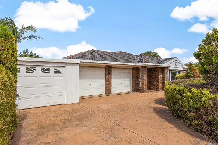 11 Herman Close, Taylors Lakes VIC 3038