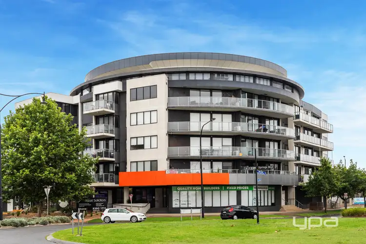 18/1 Woodward Way, Caroline Springs VIC 3023