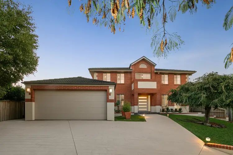 4 Hogan Grove