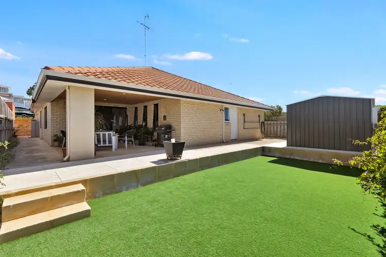 4/4 Maywood Way, Wannanup WA 6210