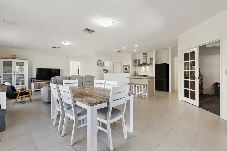 4/4 Maywood Way, Wannanup WA 6210
