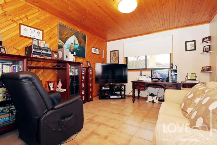 Fifth view of Homely house listing, 2 Rosenthal Crescent, Reservoir VIC 3073