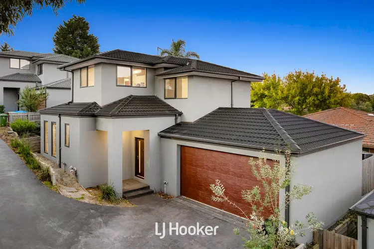 2/14 Outlook Drive, Berwick VIC 3806