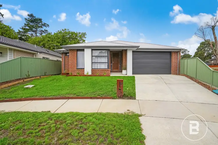 17 Nyora Grove, Mount Helen VIC 3350
