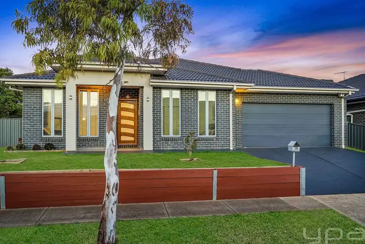 18 Omeo Terrace, Manor Lakes VIC 3024