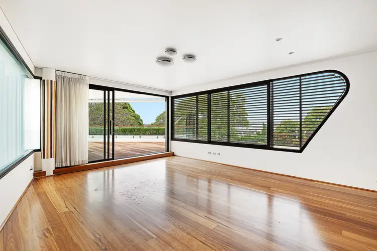 2/20 Benelong Crescent