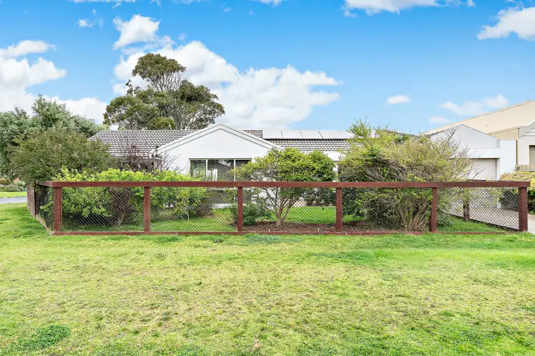 1/10 Gleneagles Avenue