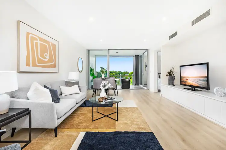 406/290 Burns Bay Road