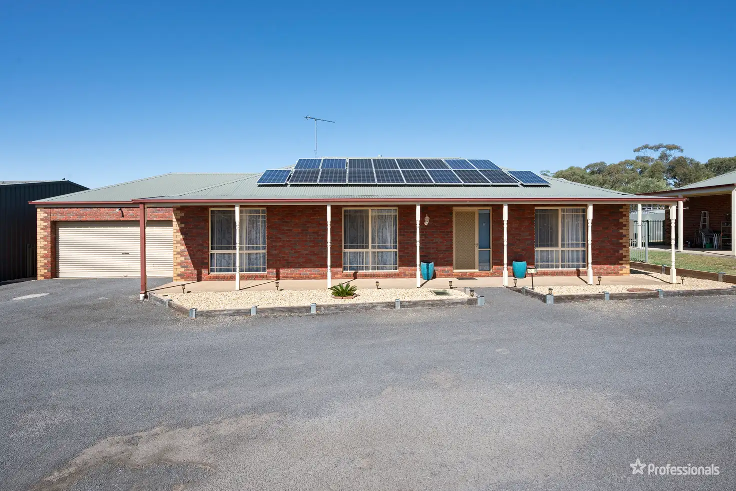 Main view of Homely unit listing, 2/8 Virtue Street, Maryborough VIC 3465