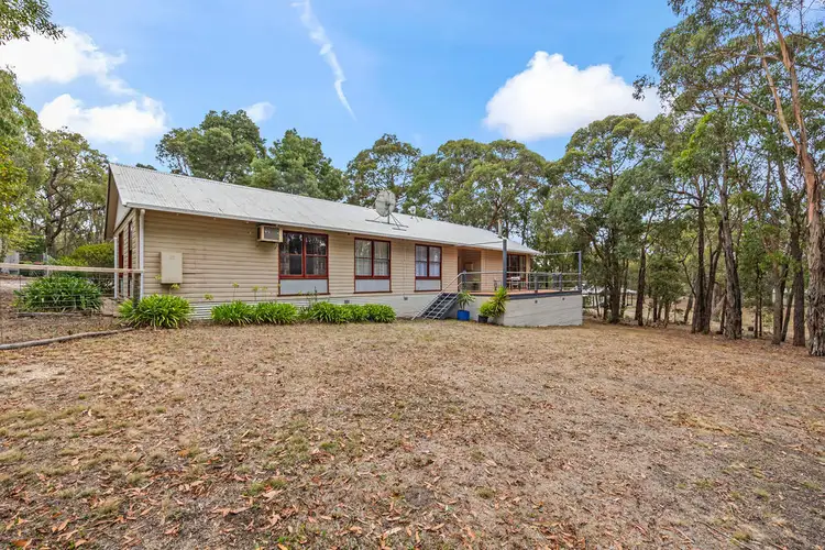 8 Cochrane Drive, Snake Valley VIC 3351