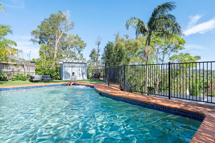 8 Merrilee Crescent