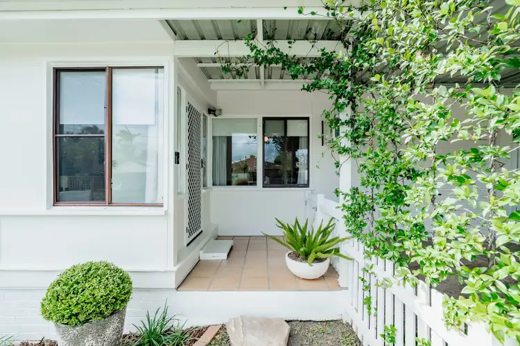 11 Corrine Avenue, Southport QLD 4215