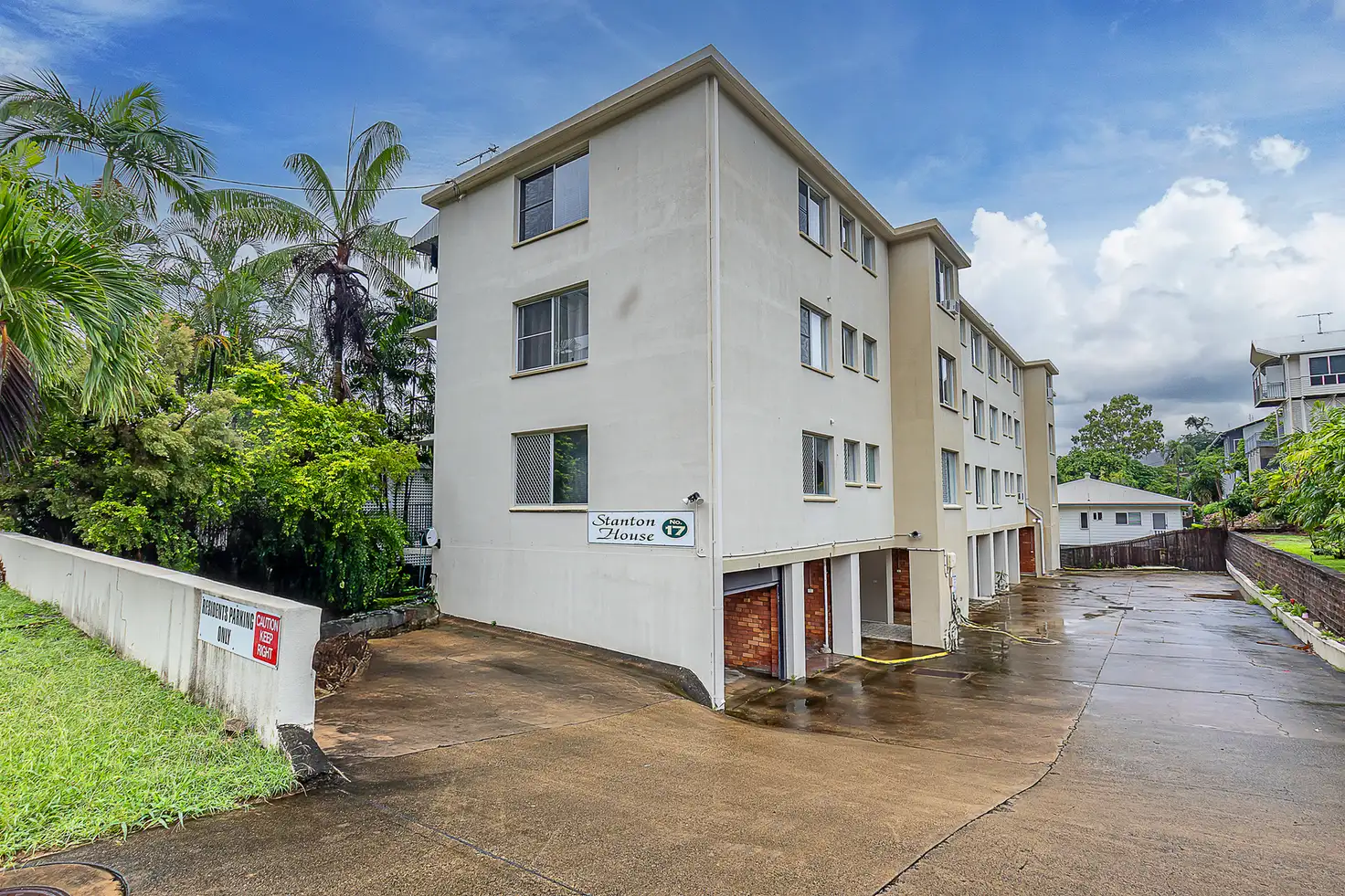 Main view of Homely unit listing, 11/17 Stanton Terrace, North Ward QLD 4810