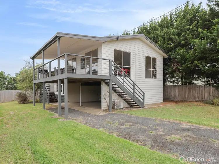 8 Leslie Avenue, Cowes VIC 3922