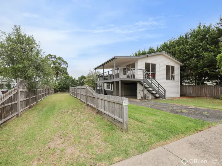 8 Leslie Avenue, Cowes VIC 3922