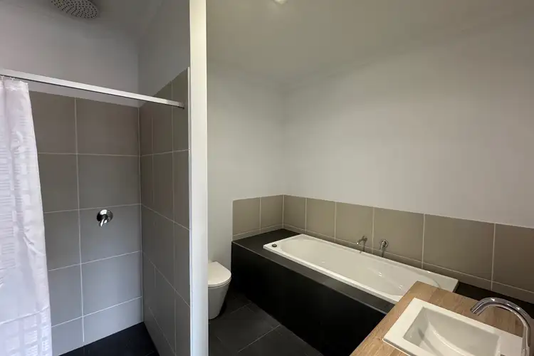 Fifth view of Homely unit listing, 4/114 Majorca Road, Maryborough VIC 3465