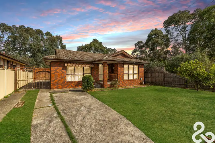 23 Symon Crescent