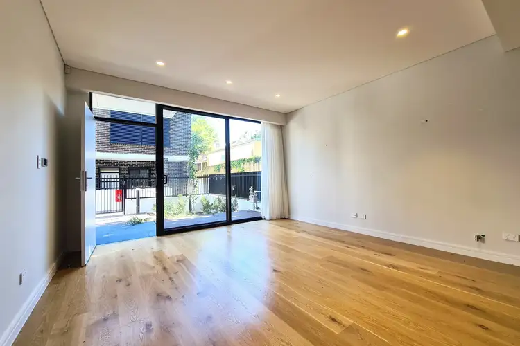 12/18-20 Bent Street