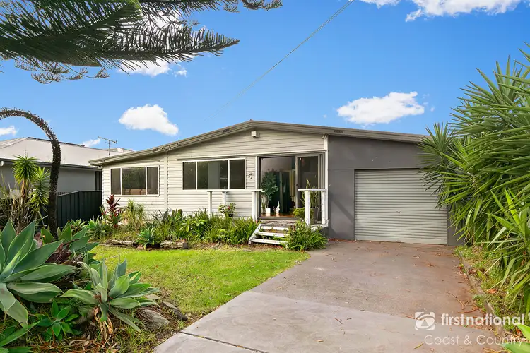 22 Central Avenue, Oak Flats NSW 2529
