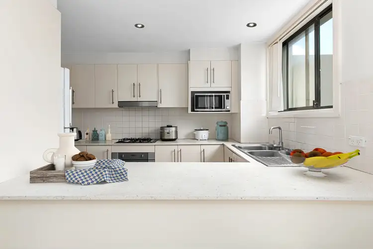 Third view of Homely apartment listing, 21/10 Oaks Avenue, Dee Why NSW 2099