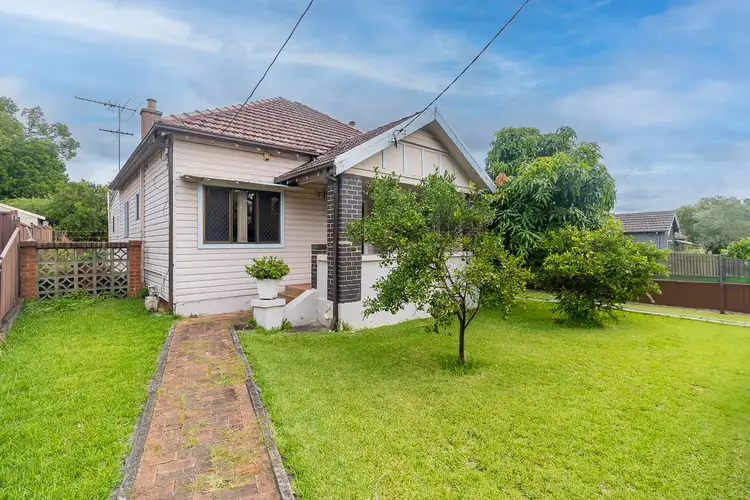 39 Alexandra Avenue, Westmead NSW 2145