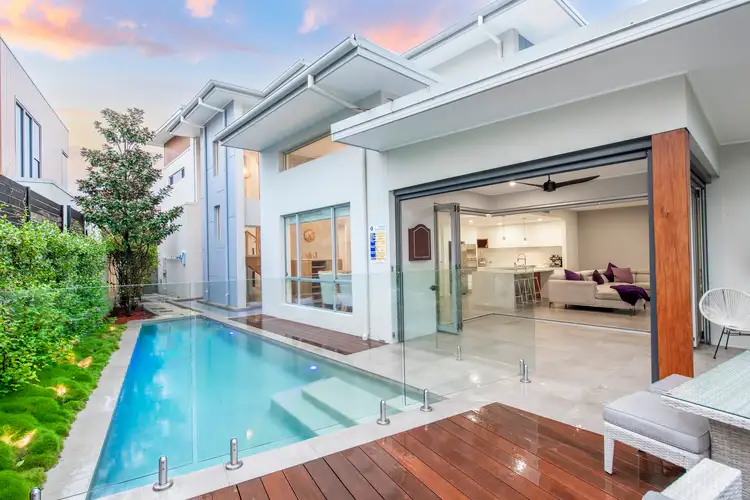 7842 Pavilions Close