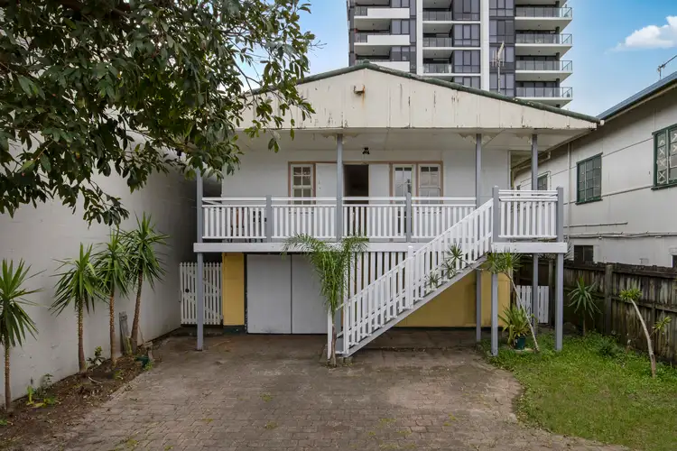 15 Sixth Avenue, Palm Beach QLD 4221