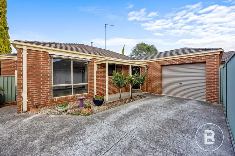 2/3 Pickford Street, Wendouree VIC 3355