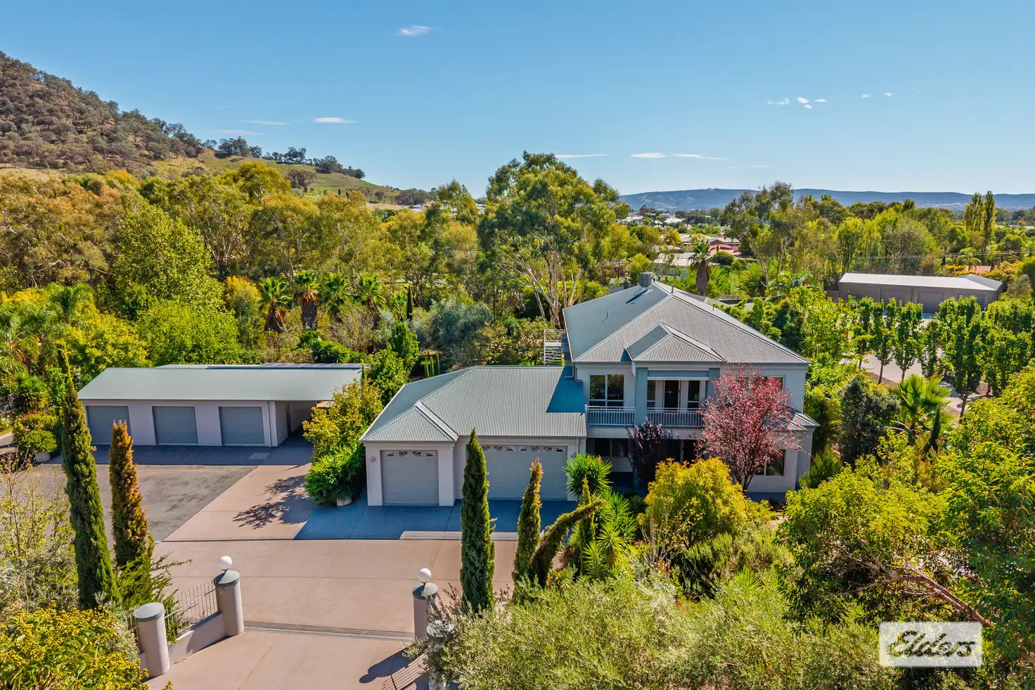 Main view of Homely house listing, 10 Innisfree Drive, West Wodonga VIC 3690