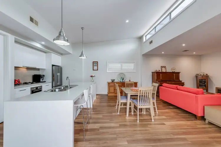 Second view of Homely unit listing, 2/2 Pilcher Street, Strathdale VIC 3550