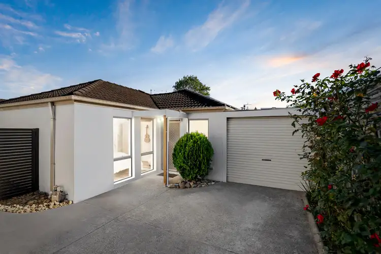 2/11 Robinson Street, Clayton VIC 3168
