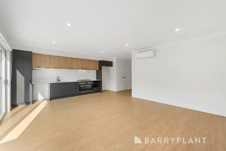 Third view of Homely townhouse listing, 6 Poundbury Avenue, Strathtulloh VIC 3338