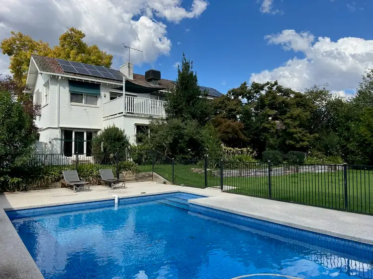 843 St James Crescent