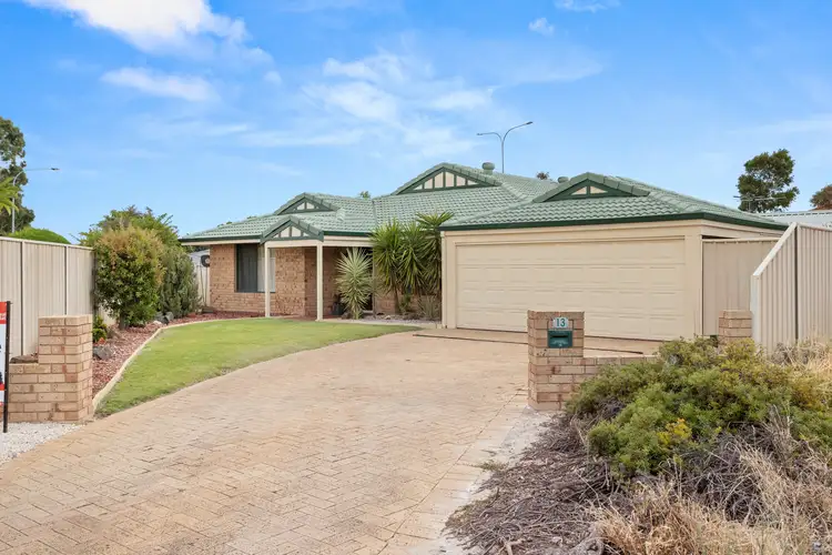 13 Palomino Close