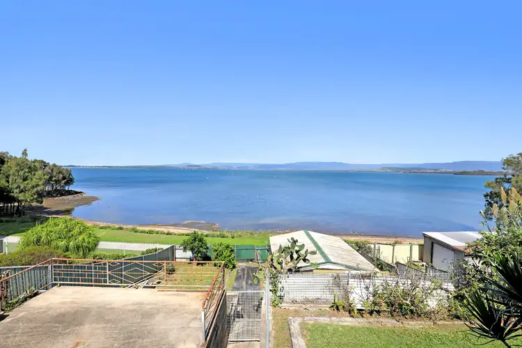 95 Northcliffe Drive, Lake Heights NSW 2502