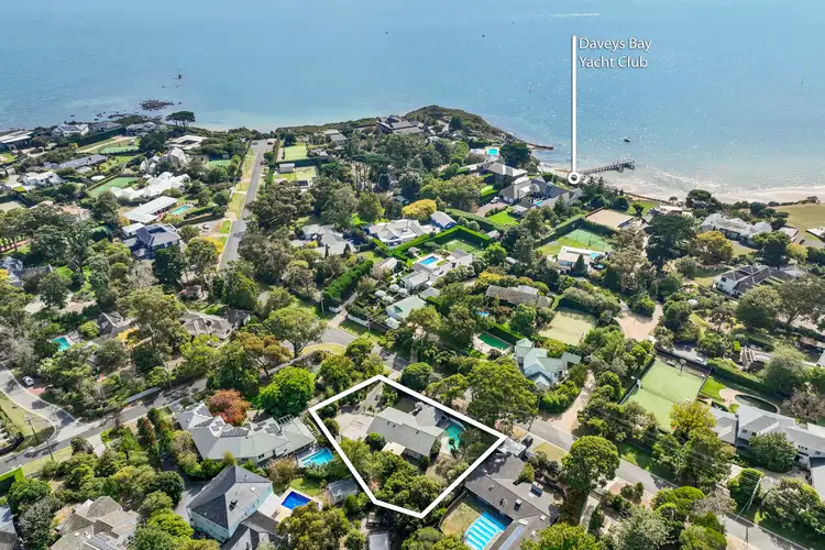 21 Daveys Bay Road, Mount Eliza VIC 3930