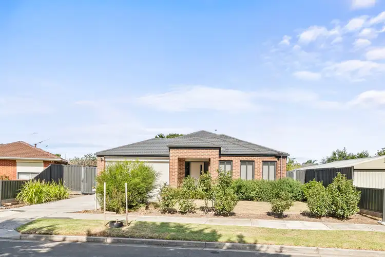14 Gaynor Crescent, Gladstone Park VIC 3043